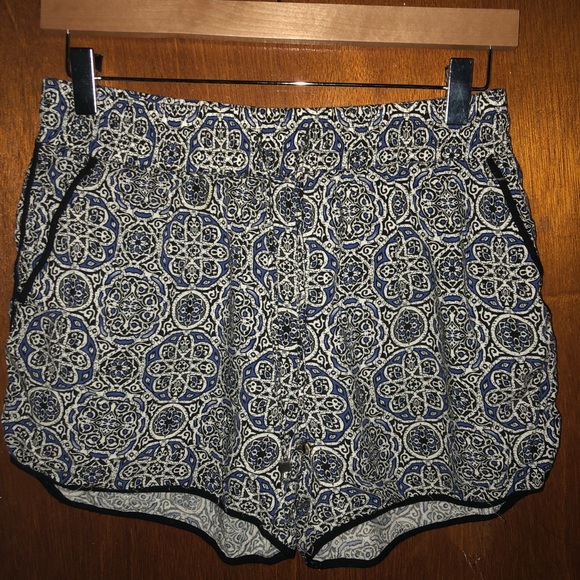 Patterned Elastic Soft Shorts - Picture 1 of 3